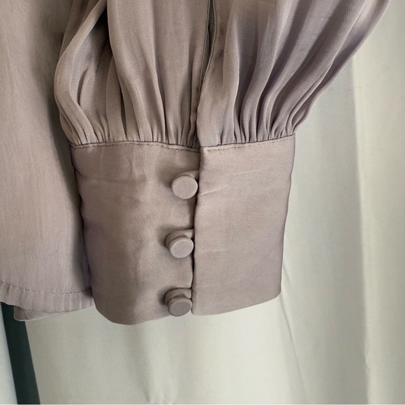 PAIGE Silky Lilac-Gray V-Neck Blouse with Covered Button Cuffs Women’s M - Picture 6 of 10